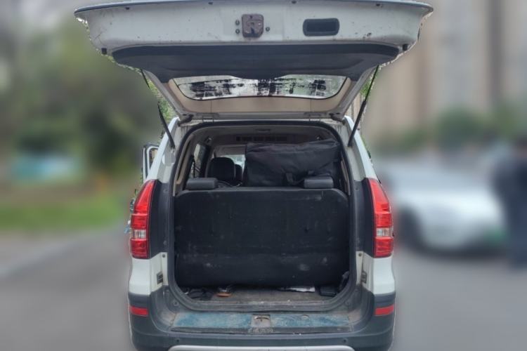 Used Dongfeng Fengon 360 2015 1.5L Manual Luxury 7-Seater China IV Standard
