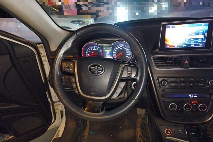 Used Bestune X80 2017 1.8T Automatic Luxury Model Steering Wheel