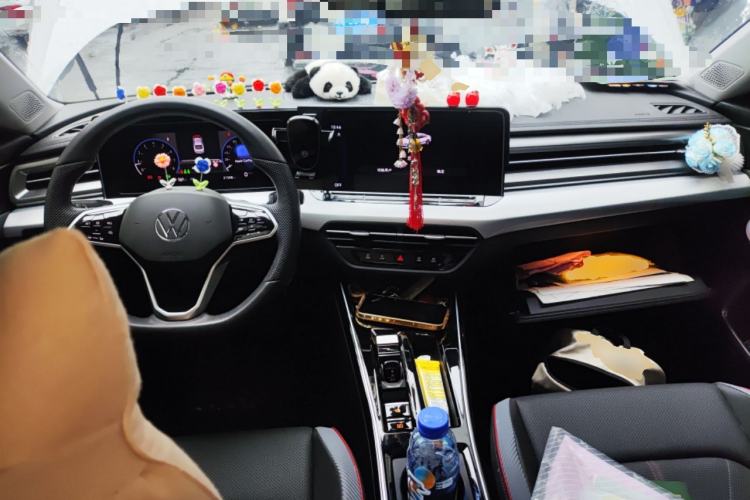 Used Volkswagen Lamando 2024 Lavida L 280TSI DSG Cool & Spicy Edition Center Console