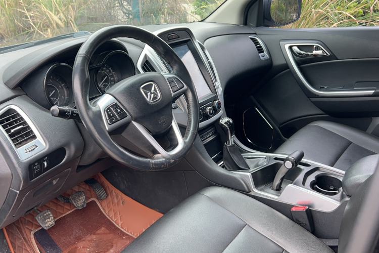 Used JMC Yusheng S350 2013 2.4T Manual Two-Wheel Drive Diesel Ultra-Luxury 5-Seater
