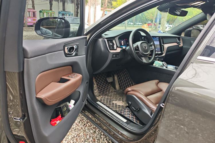 Used Volvo XC60 2022 B5 4x4 Smart Luxury Edition