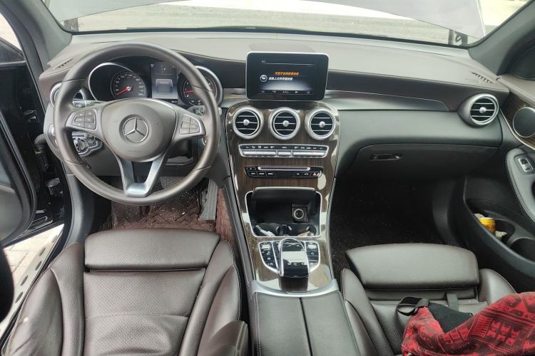 Used Mercedes-Benz GLC 2016 GLC 260 4MATIC Dynamic Edition Center Console