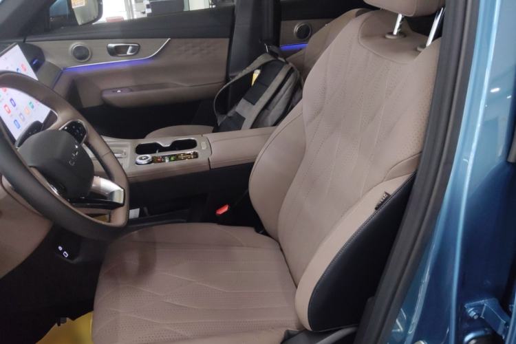 Used Chery Tiggo 8 PLUS C-DM 2025 1.5T 116 km Prestige Version 5 Seats