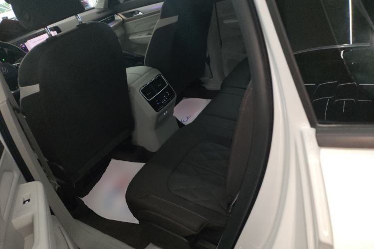 Used Volkswagen Tavendor 2024 380TSI All-Wheel-Drive R-Line Cruise Premium Edition Left Rear Seat