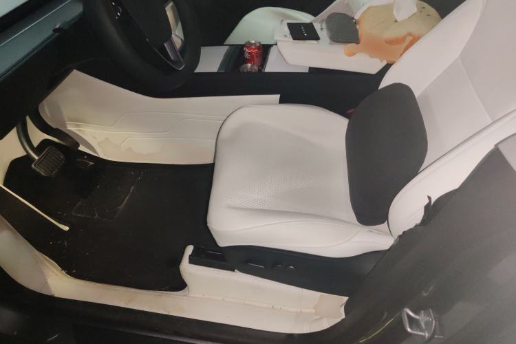 Used Tesla Model Y 2025 Long-Range All-Wheel-Drive Version
