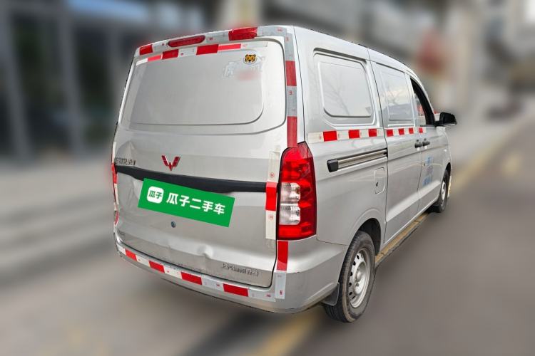 Used Wuling Hongguang V 2022 1.5L Jingqu Edition Enclosed-Window Vehicle with Hydraulic Power Steering LAR