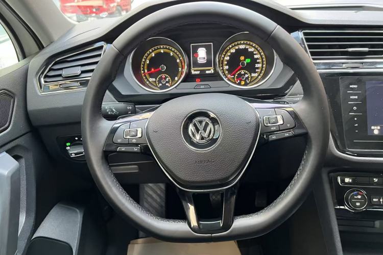 Used Volkswagen Tiguan L 2020 330TSI Automatic Two-Wheel Drive Panoramic Comfort Edition China VI Standard
