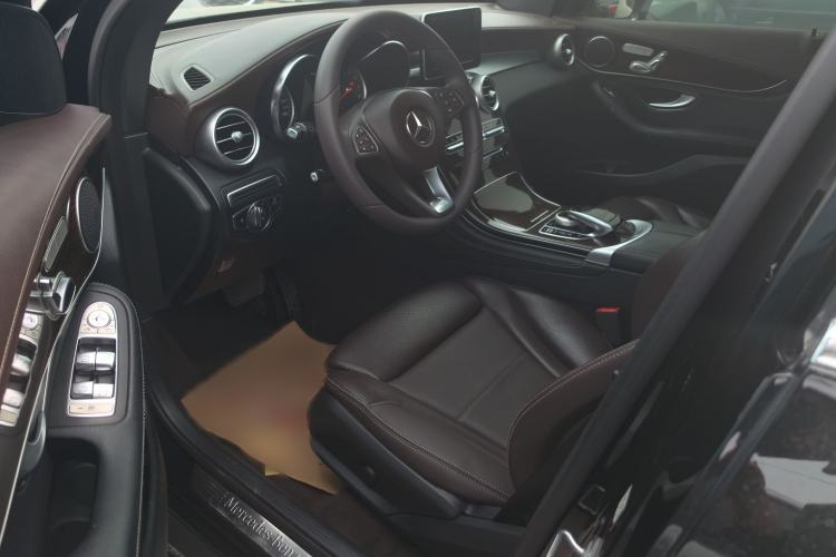 Used Mercedes-Benz GLC 2018 Facelifted GLC 260 4MATIC Dynamic Edition Left Front Seat