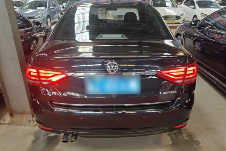 Used Volkswagen Lavida 2017 1.6L Automatic Comfort Edition
