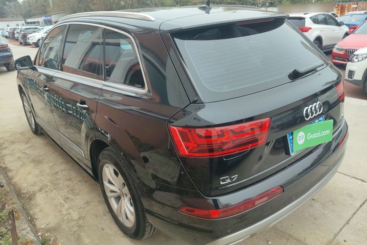 Used Audi Q7 2019 45 TFSI Comfort Model
