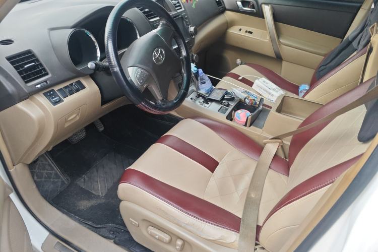 Used Toyota Highlander 2011 2.7L Two-Wheel Drive 5-Seater Sport Edition Left Front Seat