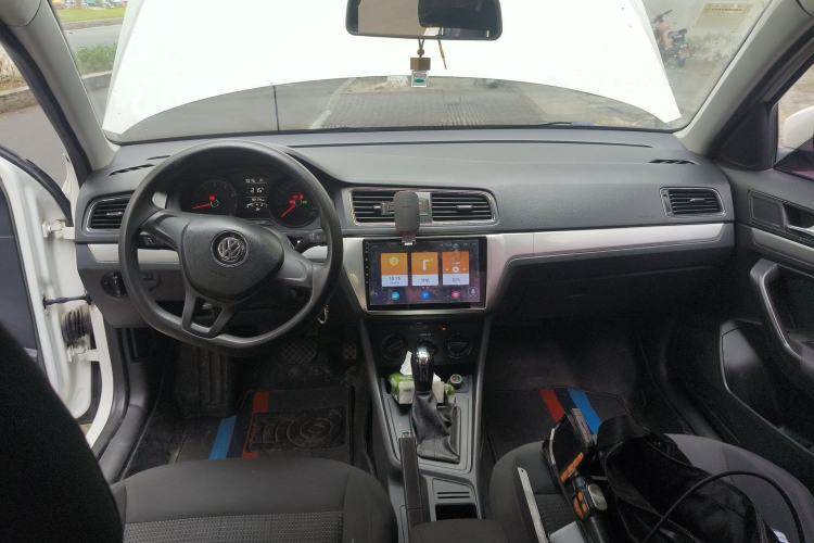 Used Volkswagen Lavida 2017 1.6L Automatic Fashion Edition Center Console