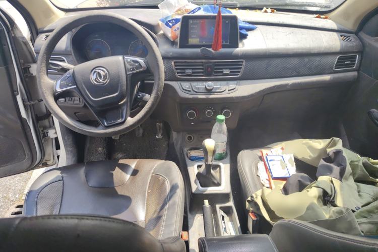 Used Dongfeng Fengon 330 2018 1.5L 330S Comfort Edition DK15 Center Console