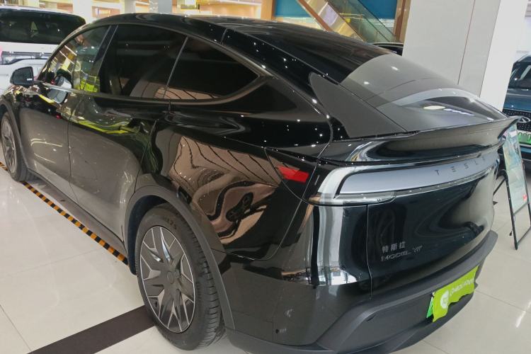 Used Tesla Model Y L 2025 Model Long-Range All-Wheel-Drive Version Exterior 2