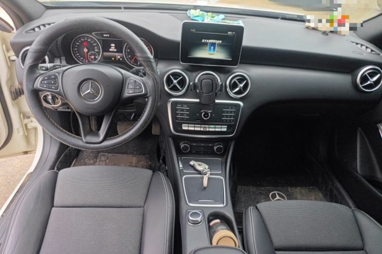 Used Mercedes-Benz A-Class 2016 A 180 Center Console