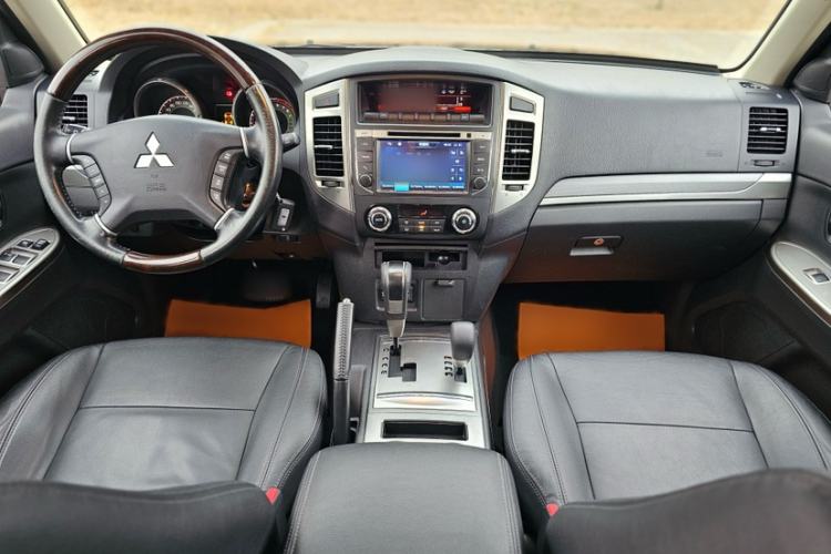 Used Mitsubishi Pajero 2016 3.0L Automatic Prestige Version China V Standard