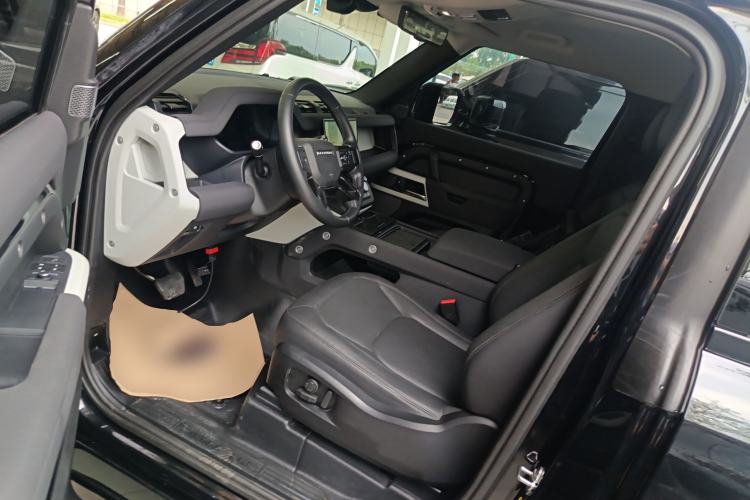 Used Land Rover Defender 2023 90 2.0T P300 SE
