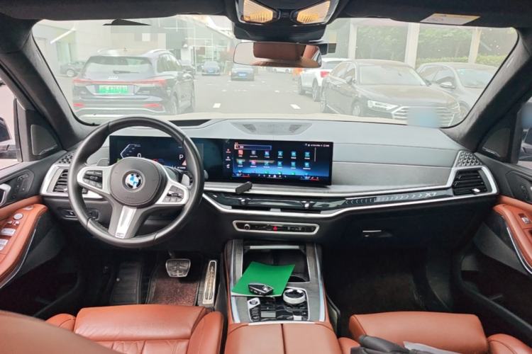 Used BMW X7 2023 xDrive40i Luxury Package with Leading Features