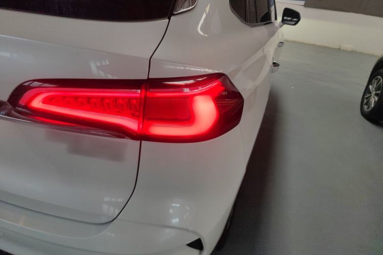 Used Roewe RX5 MAX 2019 300TGI Automatic 4G Connect Luxury Edition Right Rear Taillight