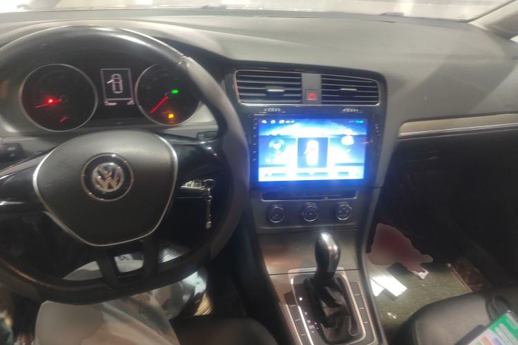 Used Volkswagen Golf 2016 230TSI Automatic Comfort Version
