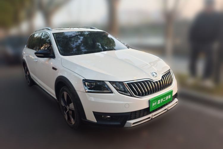 Used Skoda Octavia 2019 TSI280 DSG Luxury Edition Station Wagon China VI Standard Front Right 45 Deg