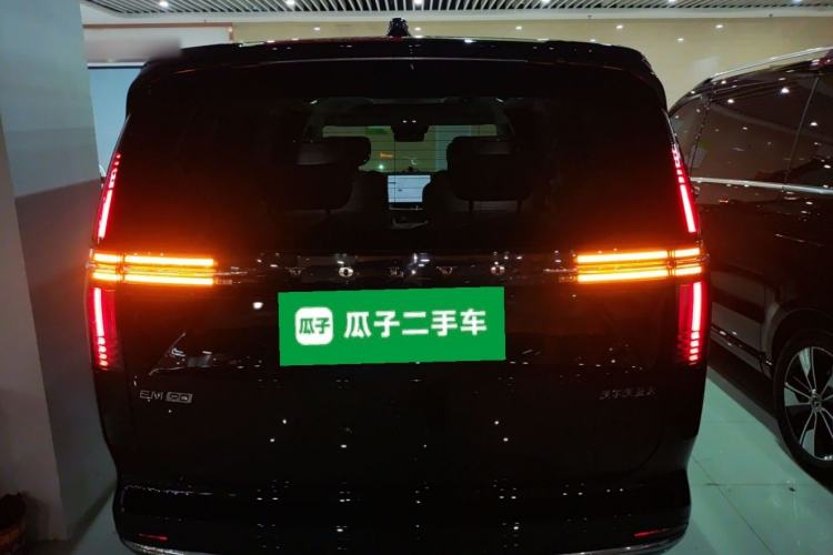 Used Volvo EM90 2025 Ultra Six-Seater
