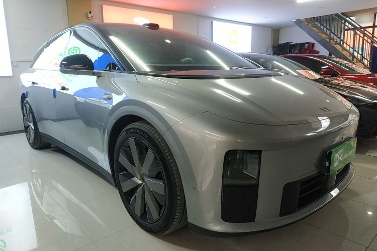 Used Li Auto i6 2025 Model Four-Wheel-Drive Standard Type Front Right 45 Deg