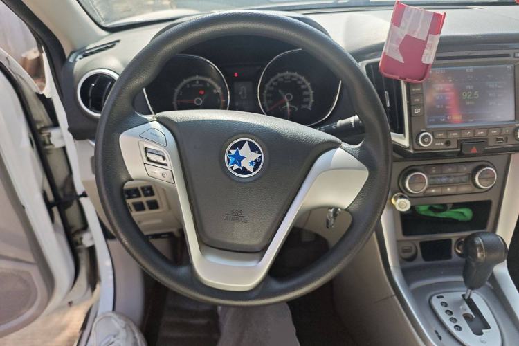 Used Venucia T70 2015 2.0L CVT Smart Edition
