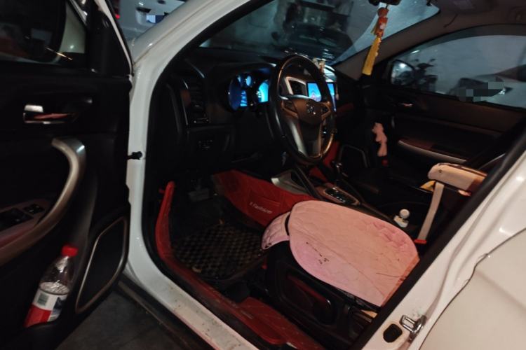 Used CHANGAN CS35 2014 1.6L Automatic Luxury Navigation Model China IV Standard
