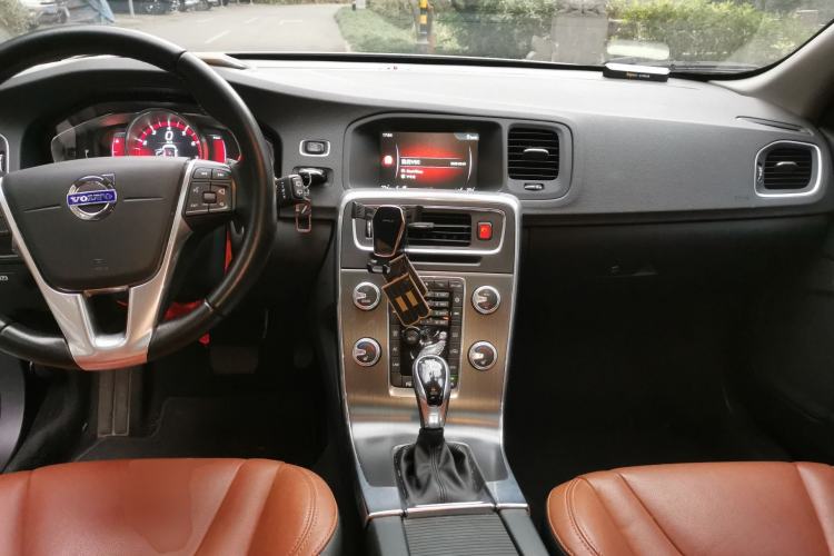 Used Volvo V60 2016 T5 Zhiya Edition Center Console