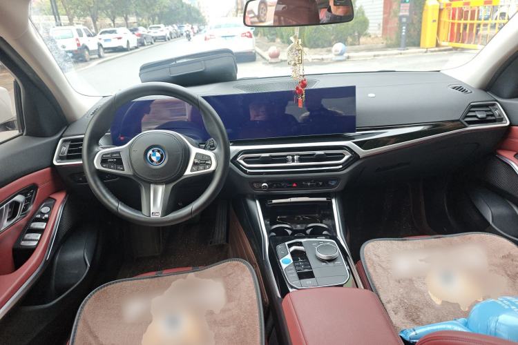 Used BMW i3 2023 eDrive 40 L Midnight Edition Center Console