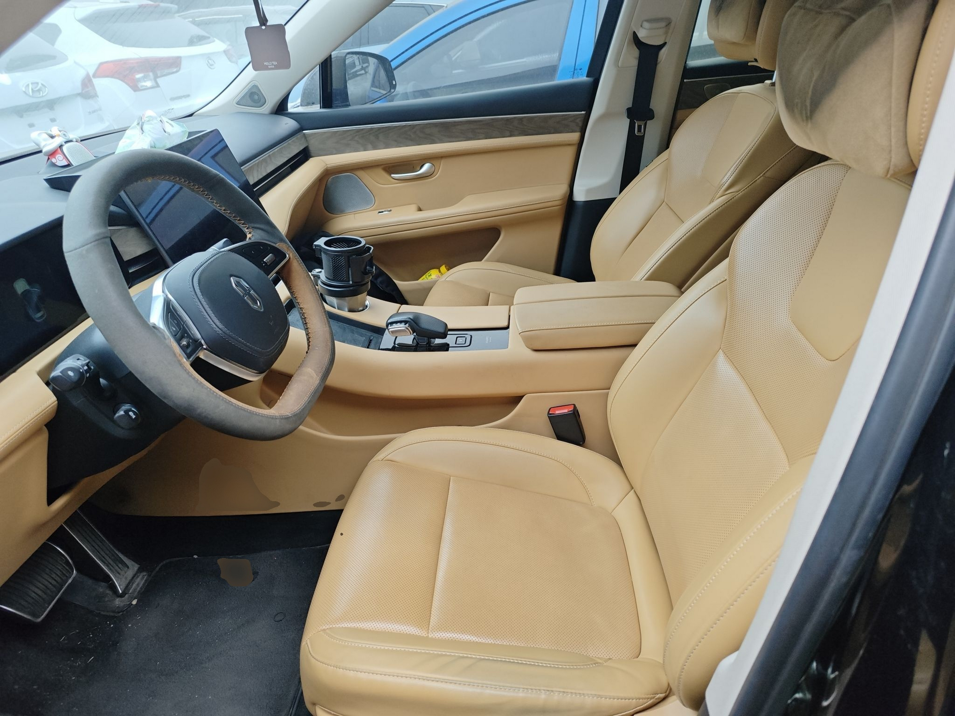 Переднее сиденье в автомобиле