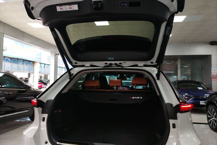 Used Toyota Venza 2022 2.0L CVT Two-Wheel Drive Prestige Edition Trunk