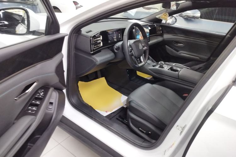 Used BYD Qin L 2025 DM-i Smart Drive 120KM Superior Model Driver Seat