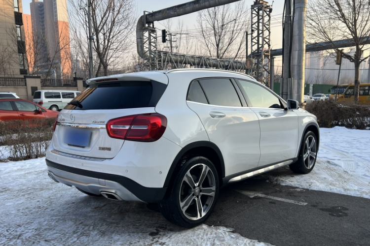 Used Mercedes-Benz GLA 2015 GLA 220 4MATIC Luxury Model Exterior 4