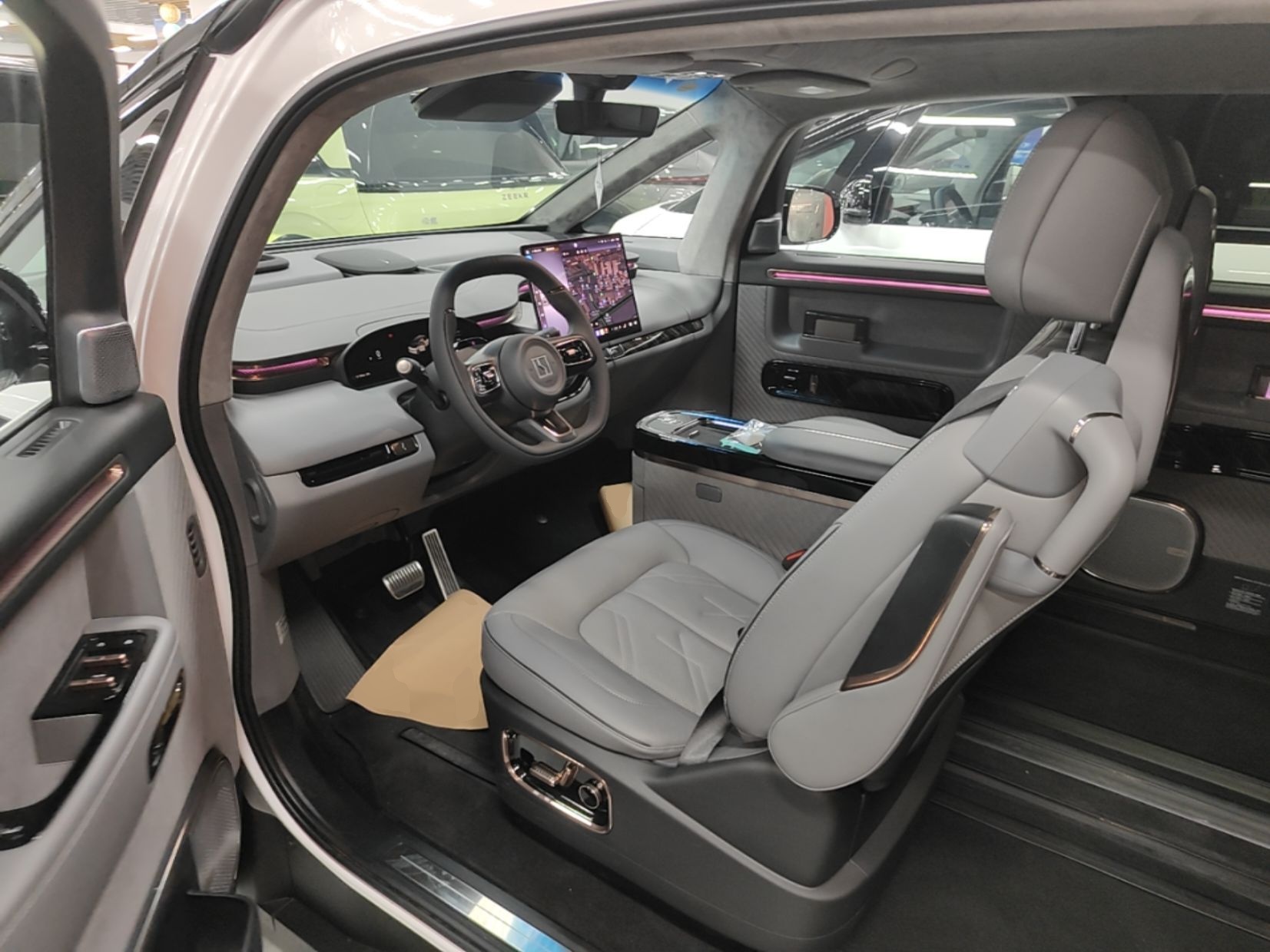 Zeekr MIX 2025 Intelligent Driving Version — снимка 17
