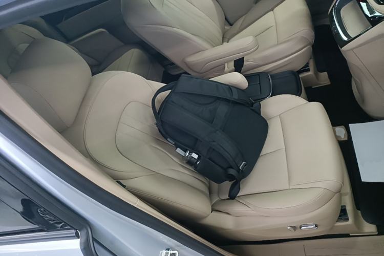 Used Buick GL8 New Energy 2025 Lu Shang Luxury Edition 7-Seater
