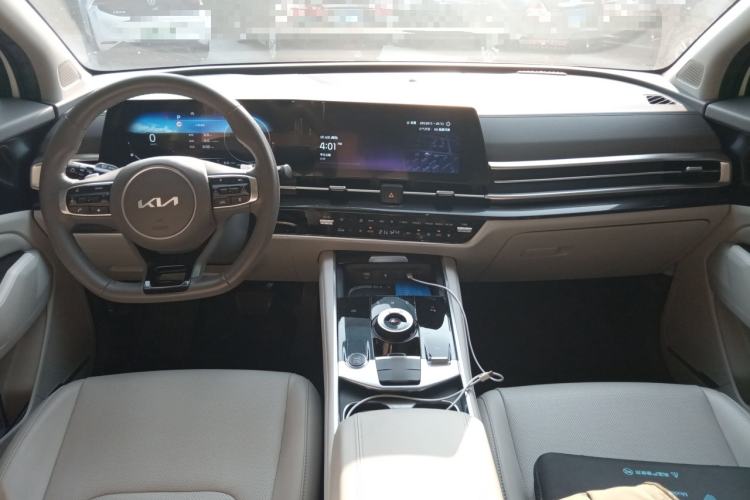 Used Kia Sportage (Chinese Domestic Model) 2023 1.5T Two-Wheel Drive Prestige Edition Center Console