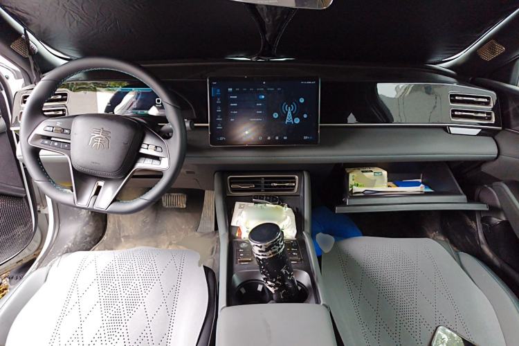 Used BYD Qin L 2024 DM-i 120KM Leading Model Center Console