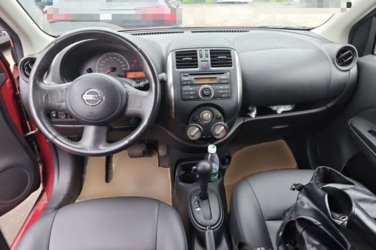 Used Nissan Sunny 2011 1.5XE CVT Comfort Edition Center Console