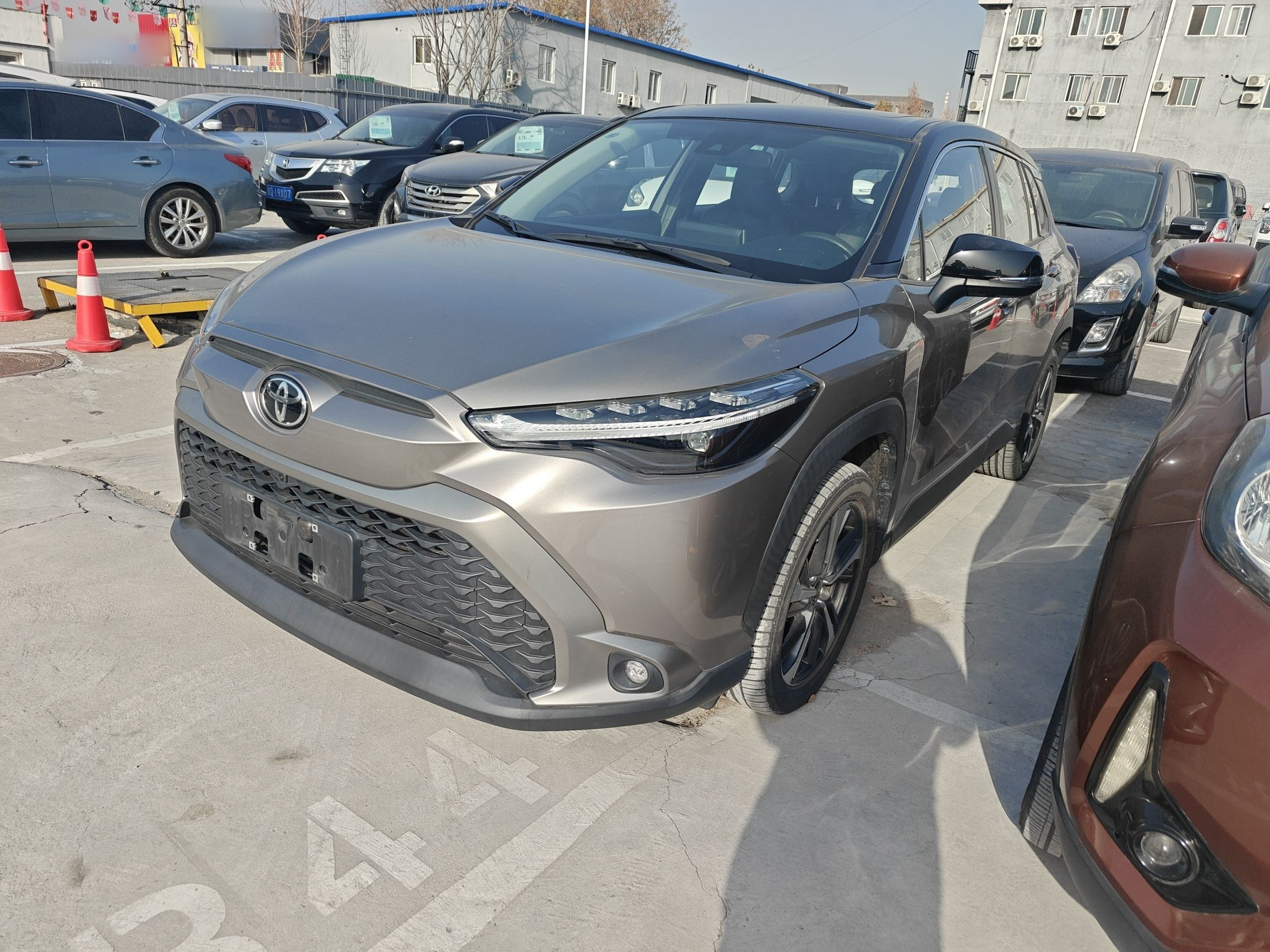Под передней частью автомобиля