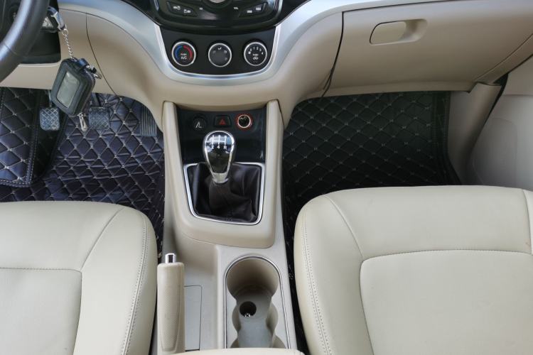Used Baojun 730 2014 1.5L manual standard trim 7 seats
