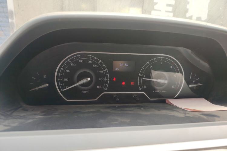 Used SAIC MAXUS Xintu V80 2019 2.5T Classic Edition 6-Speed Manual – Aoyuntong Short Wheelbase Mid-Height Design 5/6 Seats