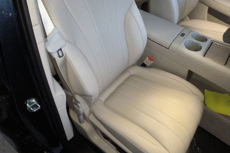 Used Hima AITO M8 2025 Extended-Range Ultra Version 53.4 kWh 6-Seater Edition Right Front Seat