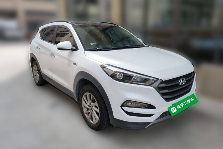 Used Hyundai Tucson 2015 1.6T Dual-Clutch Two-Wheel-Drive Smart Model Front Right 45 Deg