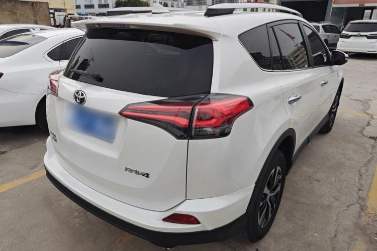 Used Toyota RAV4 2016 2.0L CVT Two-Wheel Drive Fashion Edition China V Standard
