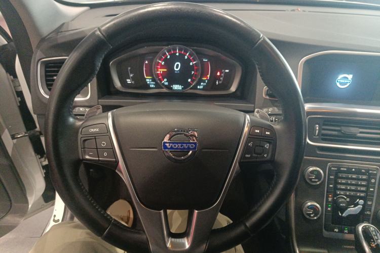 Used Volvo V60 2015 T5 Zhiya Edition