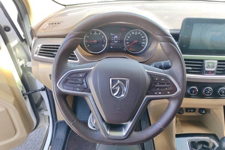 Used Baojun 730 2017 1.5T Manual Fashion Version 7 Seats China V Emission Standard