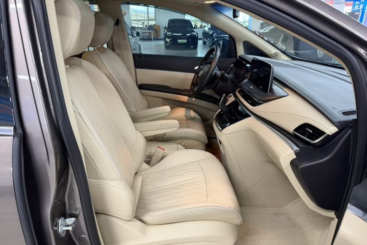 Used Buick GL8 2023 Facelifted Land Cruiser Executive Luxury Version Interior 3