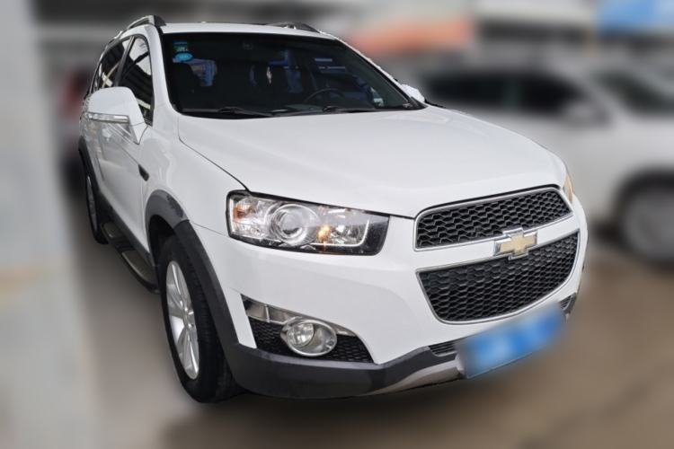 Used Chevrolet Captiva 2014 2.4L 4x4 Flagship Edition 7 Seats Front Right 45 Deg